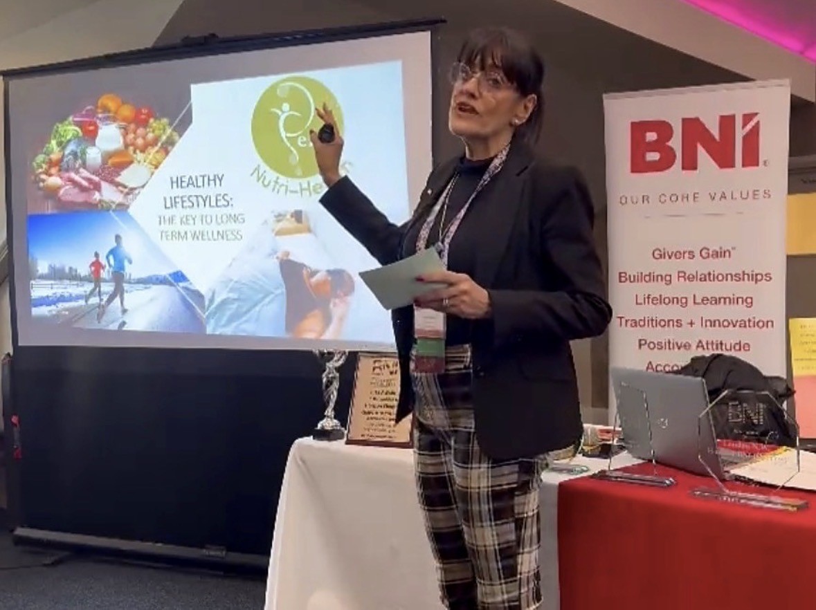 Holistic health coach delivering a healthy lifestyle and wellbeing presentation at BNI